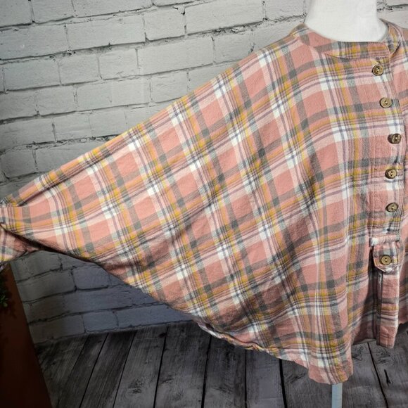 WOMENS FLANNEL CAPE SHIRT FLANNEL PLAID PINK AND GRAY HIGH LOW HEM EUC SIZE LG - Picture 5 of 8